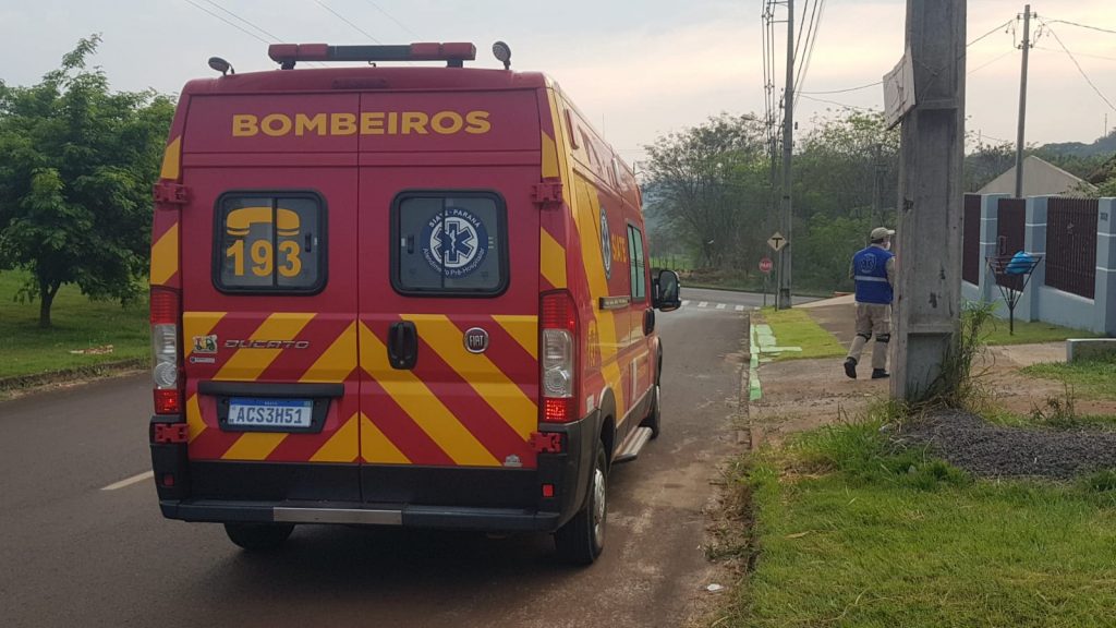 Ciclista sofre queda e é socorrido pelo Siate no Bairro Brasmadeira Ciclista sofre queda e é socorrido pelo Siate no Bairro Brasmadeira