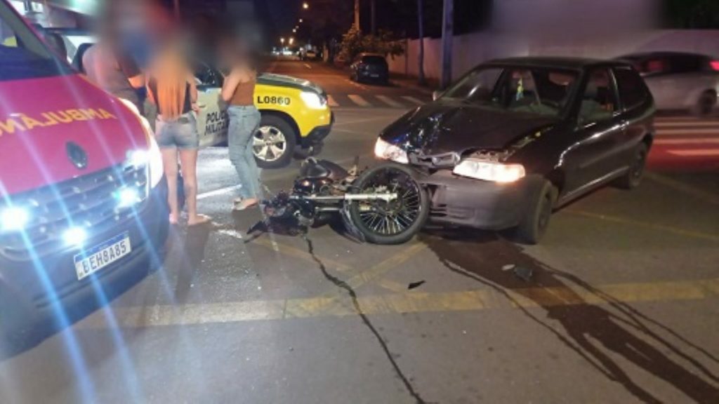 Duas pessoas ficam feridas após colisão no Centro de Toledo Duas pessoas ficam feridas após colisão no Centro de Toledo