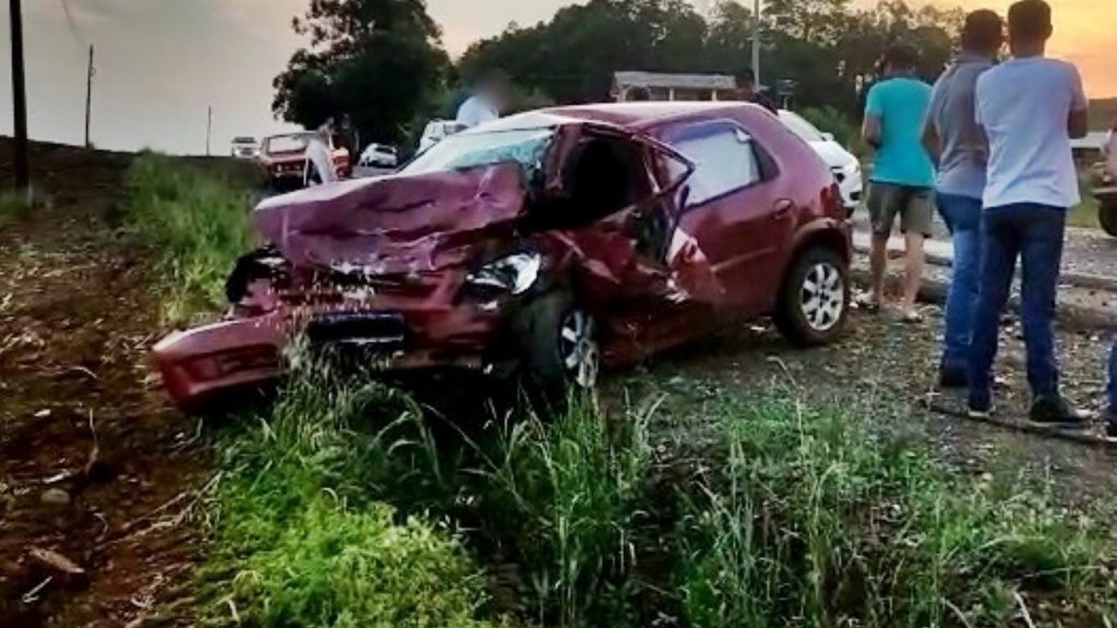 Quatro pessoas, entre elas duas crianças, morrem em grave acidente na PR-281, em São Jorge do Oeste Quatro pessoas, entre elas duas crianças, morrem em grave acidente na PR-281, em São Jorge do Oeste