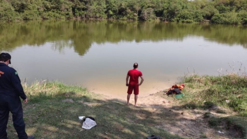Jovem é vítima de afogamento em lagoa de Ponta Grossa Jovem é vítima de afogamento em lagoa de Ponta Grossa