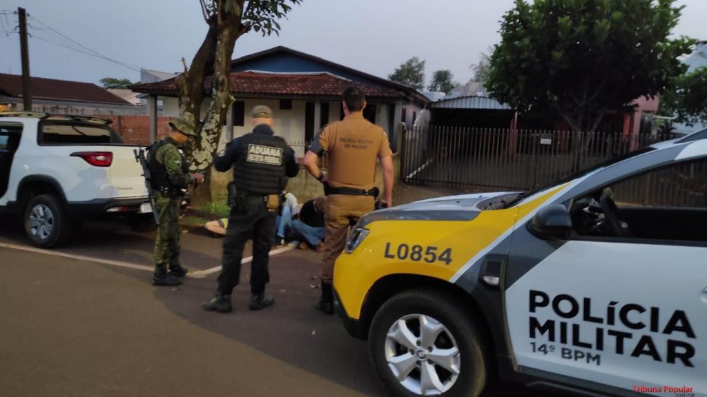 PM e RF prendem três pessoas com 192 caixas de cigarros em Itaipulândia PM e RF prendem três pessoas com 192 caixas de cigarros em Itaipulândia