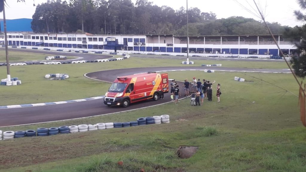 Acidente é registrado no Kartódromo de Cascavel; Mulher ficou ferida Acidente é registrado no Kartódromo de Cascavel; Mulher ficou ferida