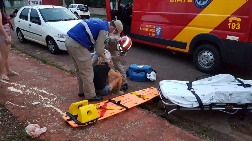 Mulher sofre queda em via pública no Bairro Cancelli e Siate é acionado Mulher sofre queda em via pública no Bairro Cancelli e Siate é acionado