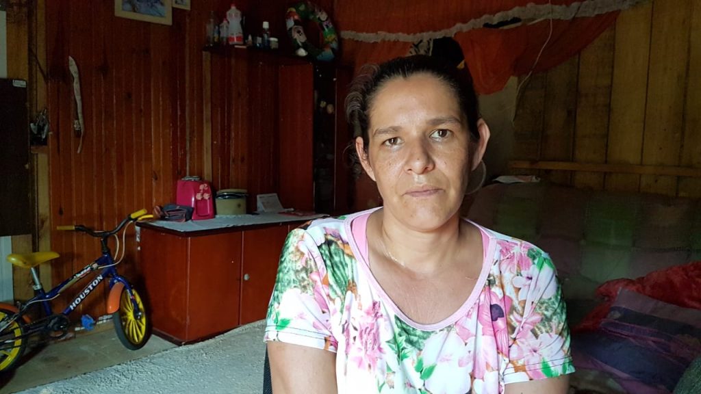 Em situação difícil, família moradora no Santa Felicidade precisa de alimentos, remédios, roupas e itens para casa