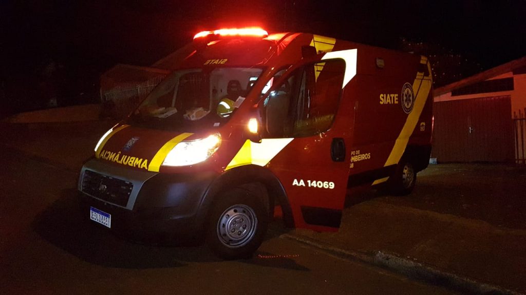 Com cortes no antebraço, mulher é socorrida pelo Siate no XIV de Novembro