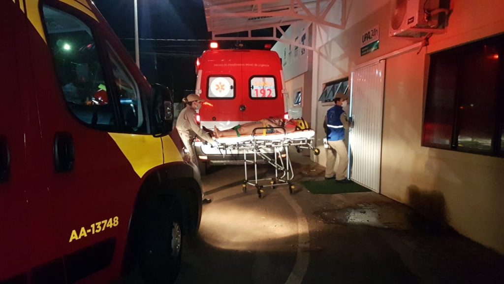 Vítima de agressão, mulher é socorrida pelo Corpo de Bombeiros no Florais do Paraná