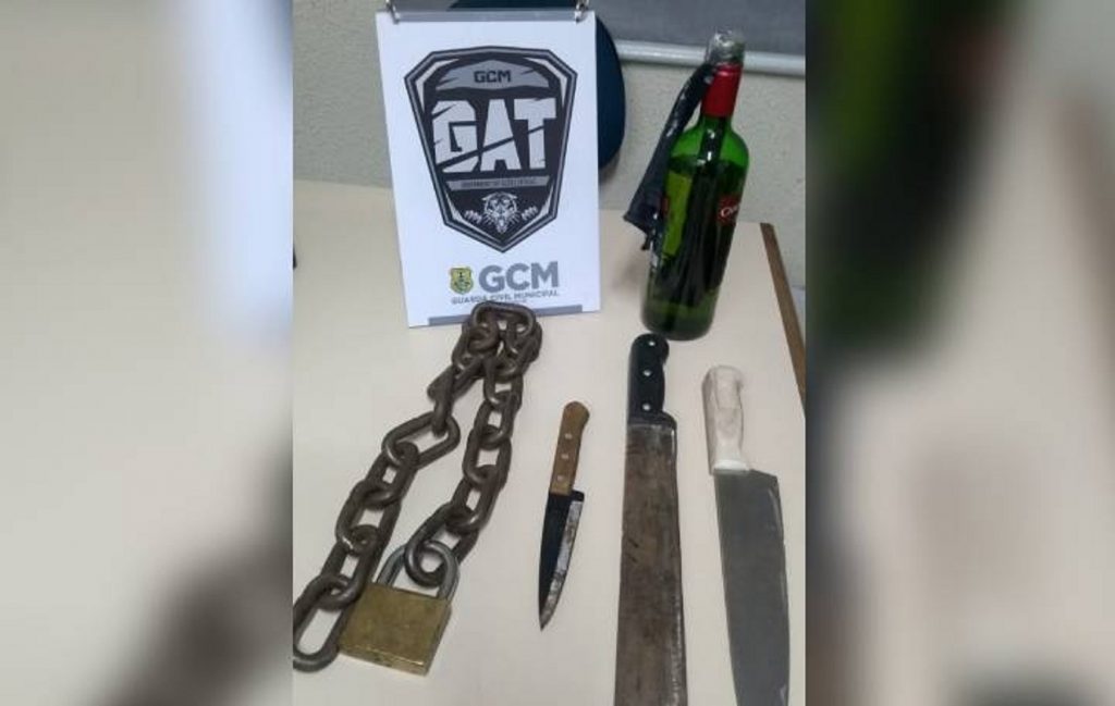 GM prende quatro pessoas após discussão entre vizinhos em Ponta Grossa GM prende quatro pessoas após discussão entre vizinhos em Ponta Grossa