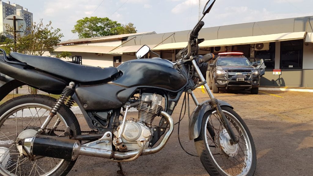 Jovem com moto furtada é detido pelo Choque após abordagem na BR-467, em Cascavel Jovem com moto furtada é detido pelo Choque após abordagem na BR-467, em Cascavel