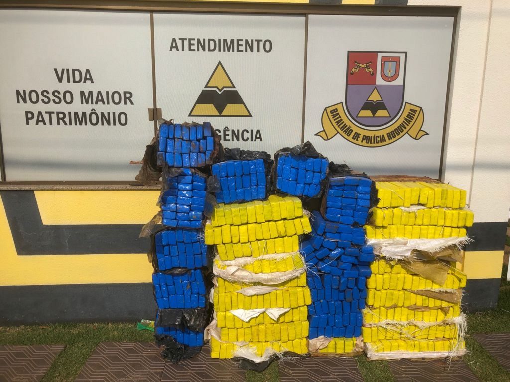 Equipe ROTAM da PRE apreende Astra com 690 kg de maconha na PRc-467, em Marechal C. Rondon