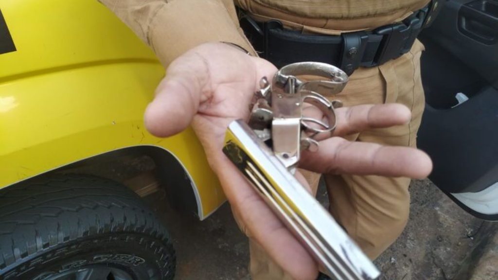 Ladrão é preso após assaltar lanchonete em Apucarana Ladrão é preso após assaltar lanchonete em Apucarana