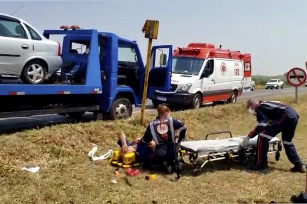 Acidente entre caminhão e guincho na PR-323 deixa um homem ferido