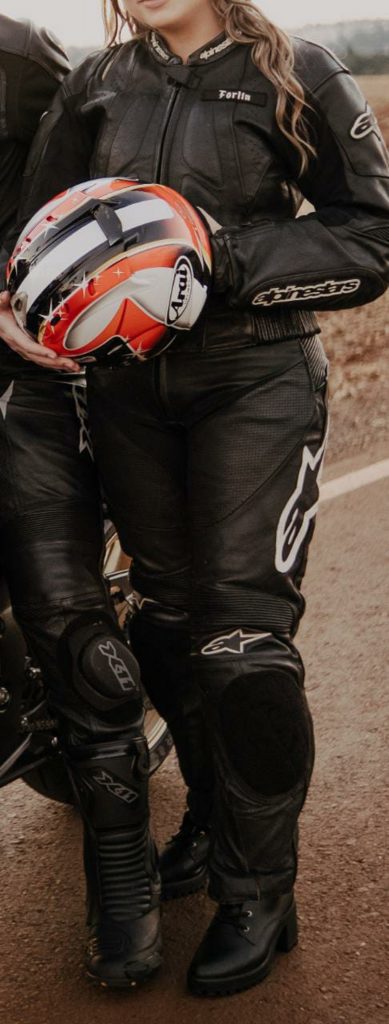 Motociclista procura macacão de moto extraviado