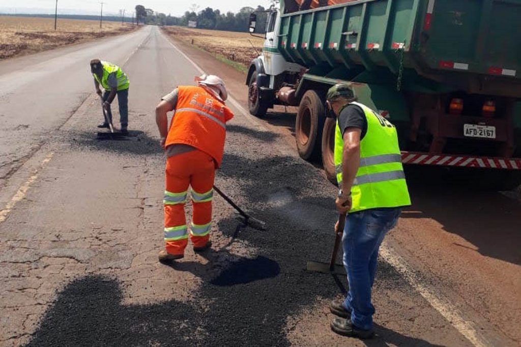 DER-PR inicia reparos emergenciais em quase 200 km de rodovias no Oeste DER-PR inicia reparos emergenciais em quase 200 km de rodovias no Oeste