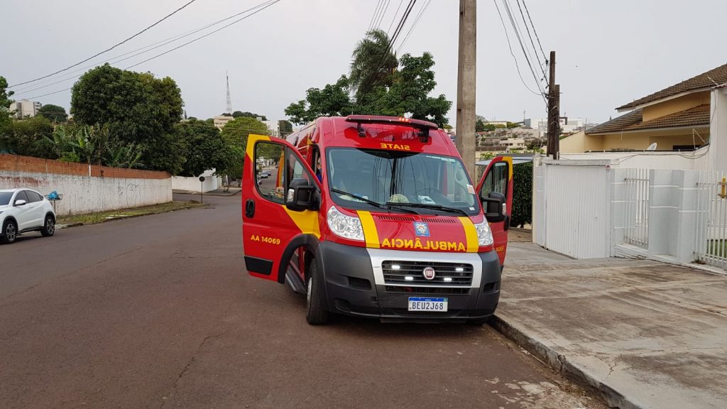 Mulher de 48 anos sofre corte no braço com jarra de vidro e precisa do socorro do Siate, no Centro Mulher de 48 anos sofre corte no braço com jarra de vidro e precisa do socorro do Siate, no Centro