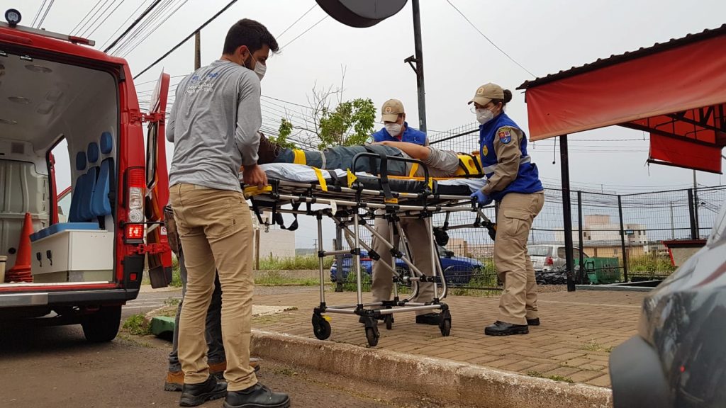 Trabalhador cai de escada em estabelecimento na Avenida da FAG Trabalhador cai de escada em estabelecimento na Avenida da FAG