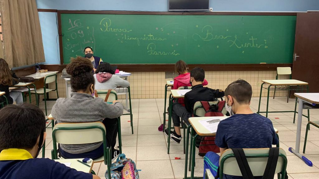 Governador sanciona lei que vai destinar cerca de R$ 480 milhões para a Educação