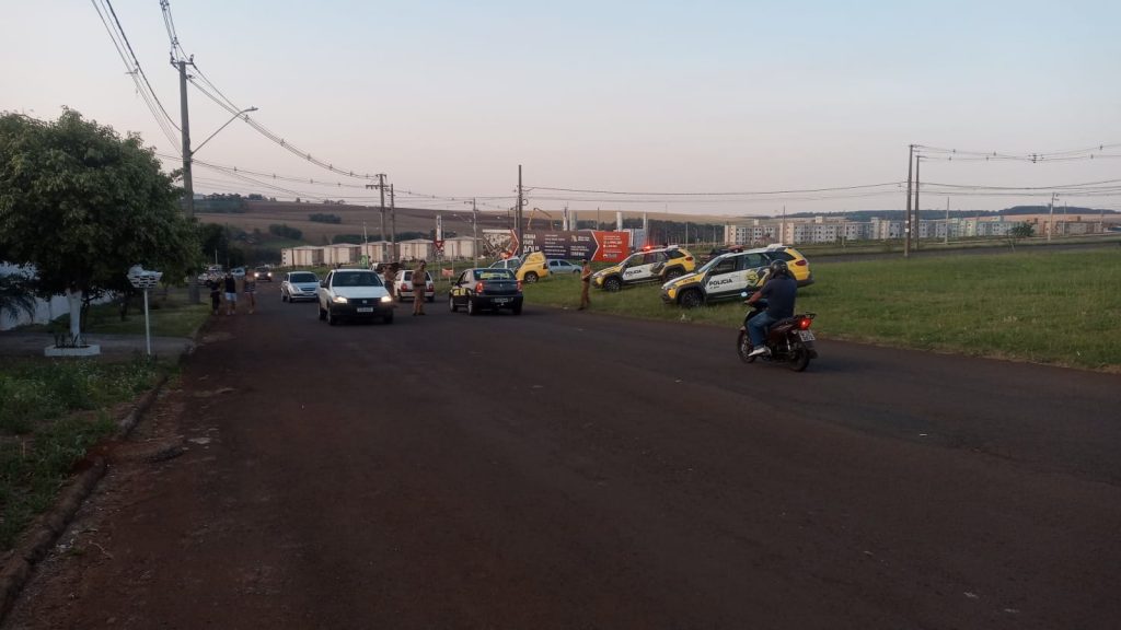 Dois veículos são apreendidos em ação da PM na Avenida das Pombas