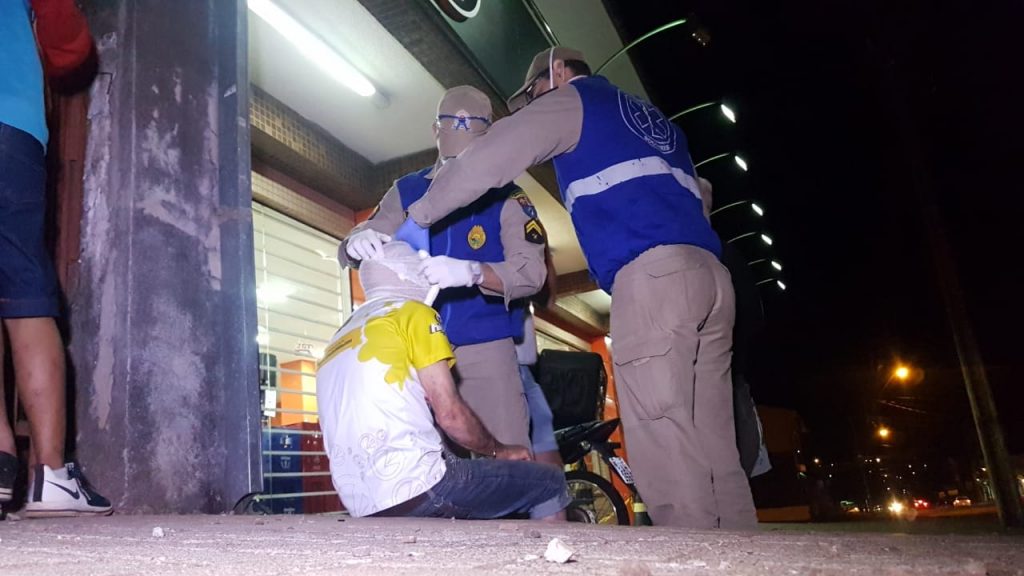 Homem sofre queda e fere a cabeça no Bairro Brasília; Siate foi mobilizado para atendimento
