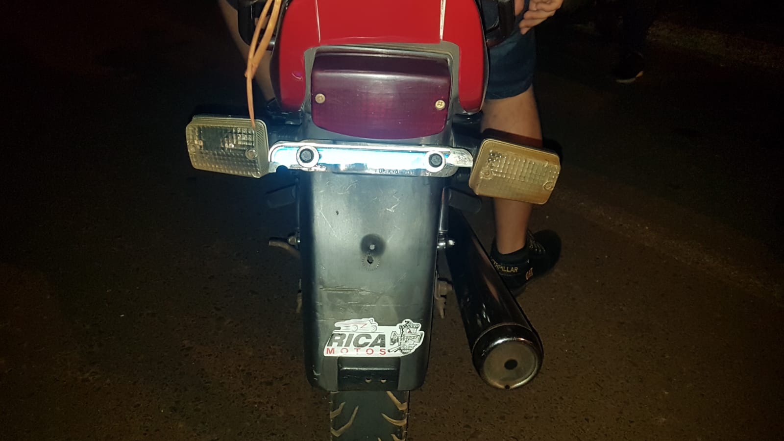 Motociclista pede ajuda para encontrar placa AIK-9E56 perdida no Bairro Universitário Imagem referente a Motociclista pede ajuda para encontrar placa AIK-9E56 perdida no Bairro Universitário