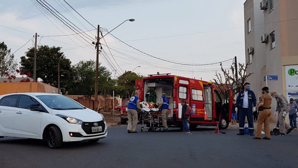 Adolescente fratura o fêmur em colisão de trânsito no Bairro Cascavel Velho