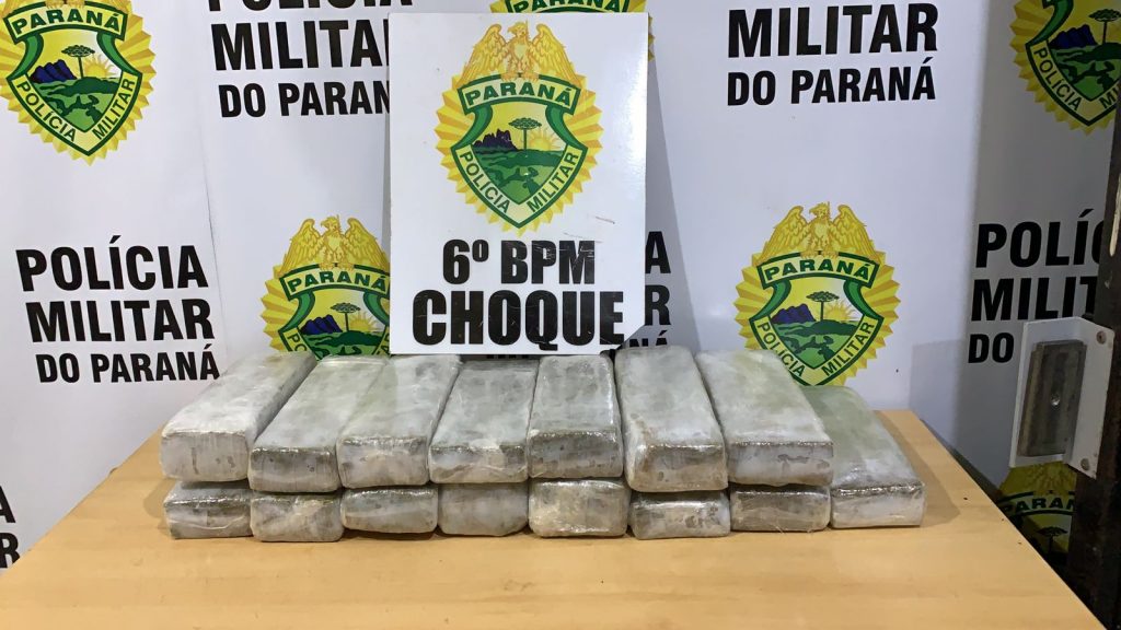 Choque detém mulher que transportava 15 tabletes de maconha