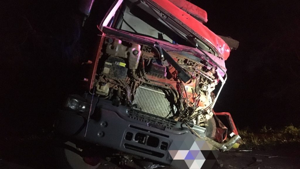 Homem morre em acidente entre caminhonete e caminhão na BR-277 em Laranjeiras do Sul