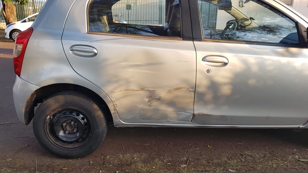 Motociclista ferido em colisão contra carro é socorrido pelo Siate no Bairro Universitário