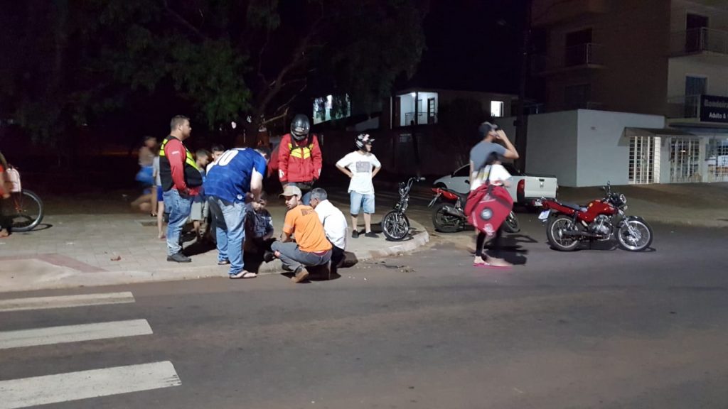 Motociclista fica ferido em acidente de trânsito na Rua Itália, no Bairro Cascavel Velho
