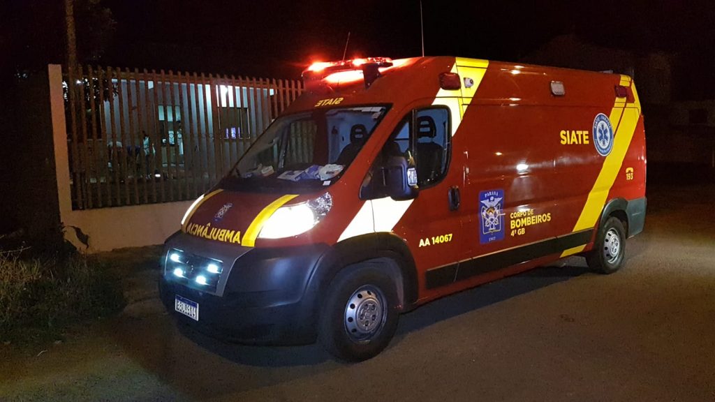 Mulher fica ferida ao ser atingida por portão em residência no Jardim Bela Vista