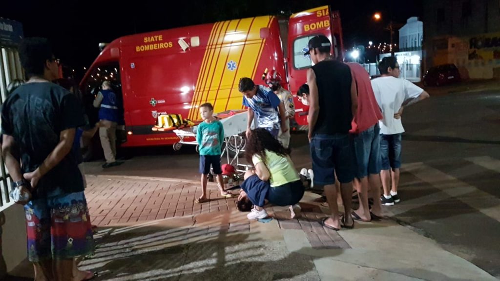 Colisão entre carro e moto deixa jovem ferido no Tarumã