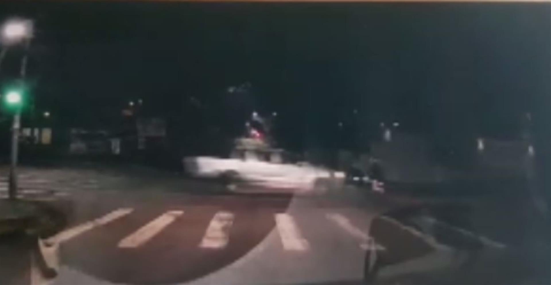 Veja a colisão que deixou motociclista gravemente ferido no Centro de Cascavel