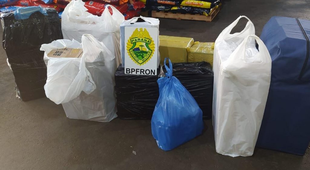 BPFron apreende produtos estrangeiros em ônibus na cidade de Cascavel