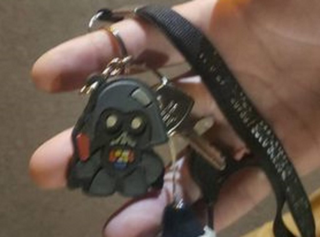 Molho de chaves com chaveiro do Star Wars é encontrado na Rua Flamboyant, no Tropical
