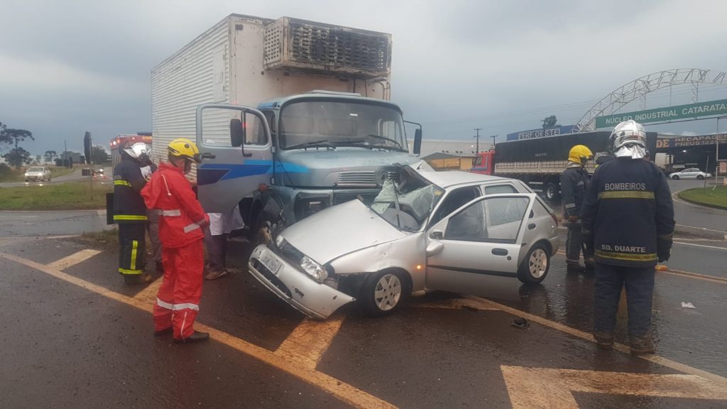 Duas pessoas morrem e uma criança de nove anos fica gravemente ferida após colisão na BR-369