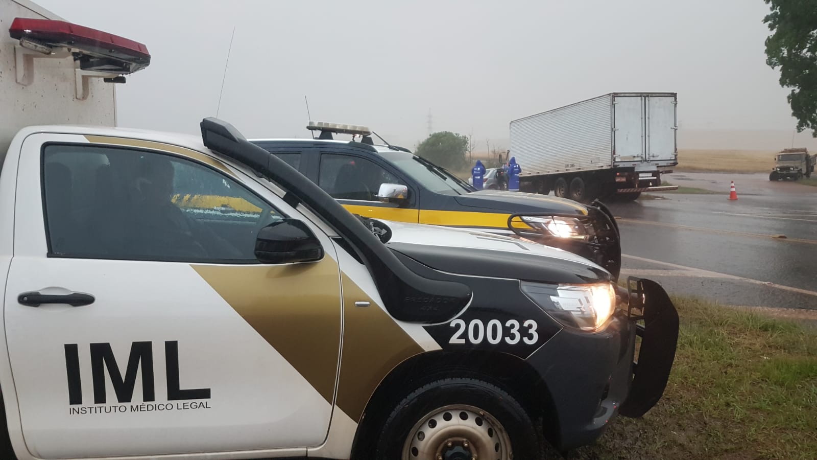 Rodovia é interditada para retirada de corpos na BR-369, em Cascavel