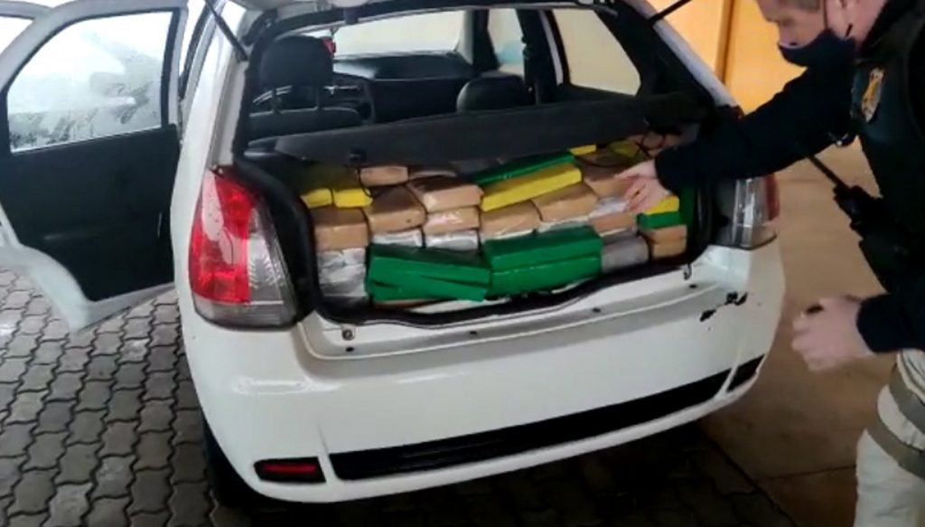 Carro com tabletes de maconha é apreendido pela PRF