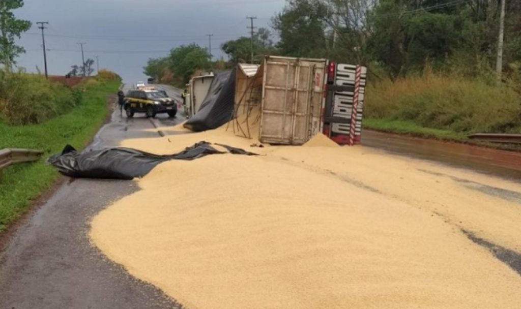 Acidente interdita parcialmente BR-163 entre Marechal Rondon e Mercedes