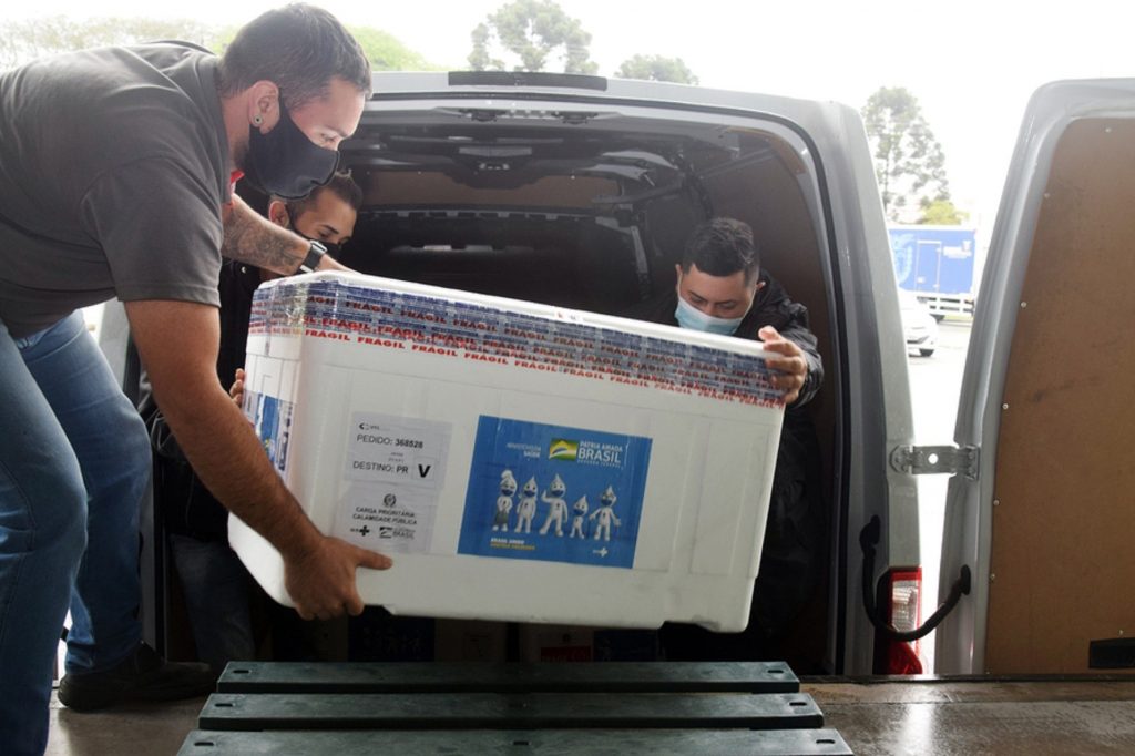 Paraná recebe 137,2 mil vacinas contra a Covid-19 para D2