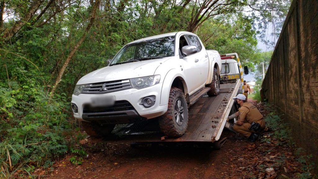 Caminhonete L200 Triton é encontrada abandonada com quatro marcas de tiros em Campo Mourão