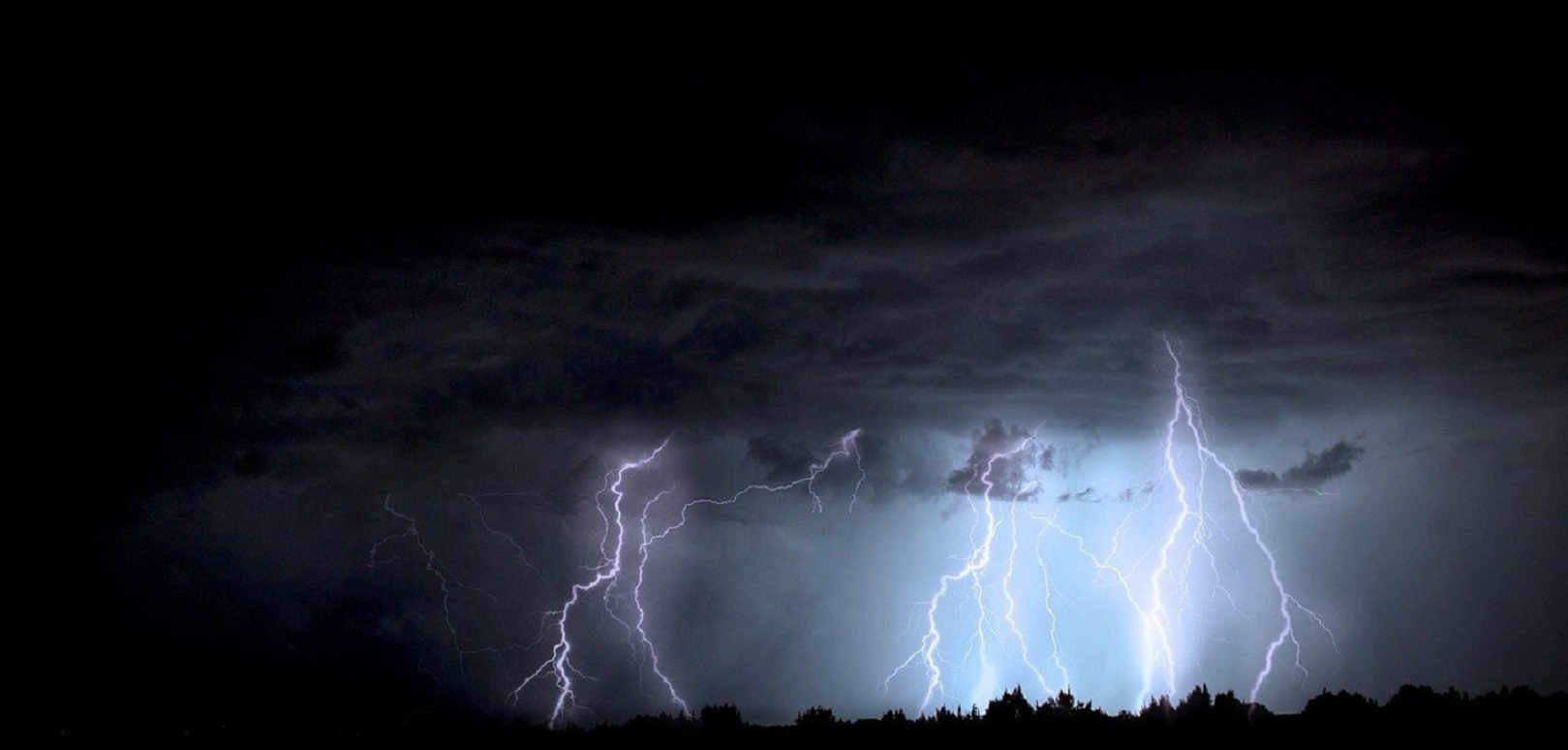 Cascavel segue com alerta de perigo de tempestade neste sábado, segundo o INMET