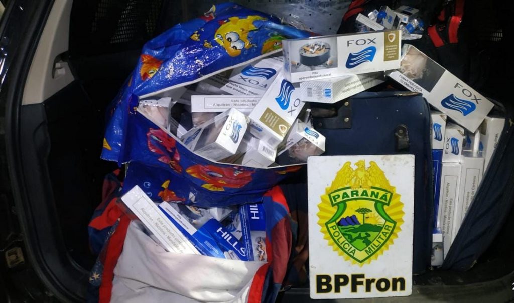 BPFron apreende cigarros contrabandeados em veículo na cidade de Lindoeste