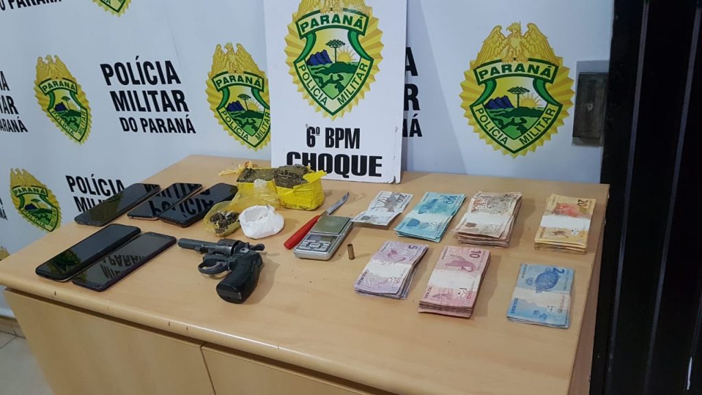 PM apreende arma, drogas e grande quantidade de dinheiro