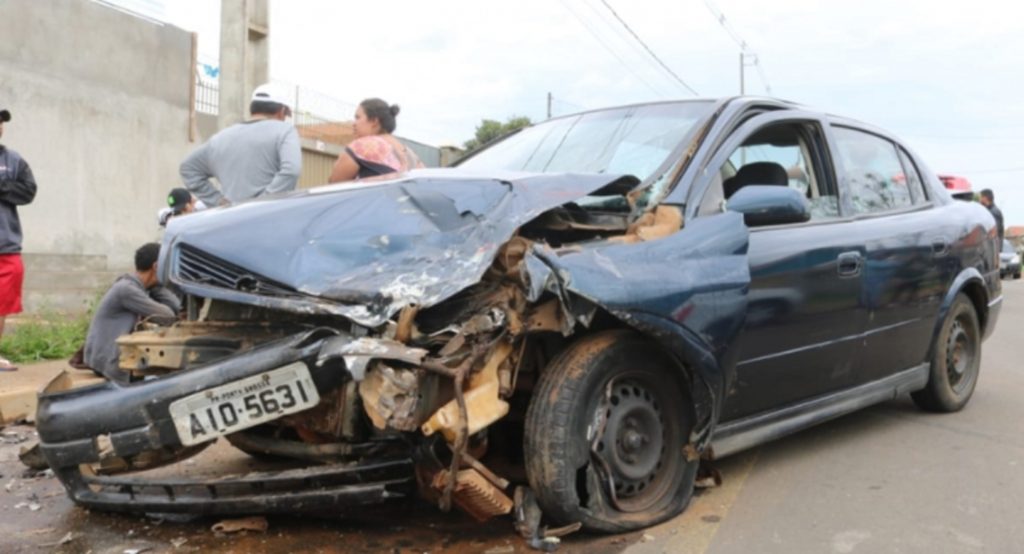 Três pessoas ficam feridas após acidente em Ponta Grossa