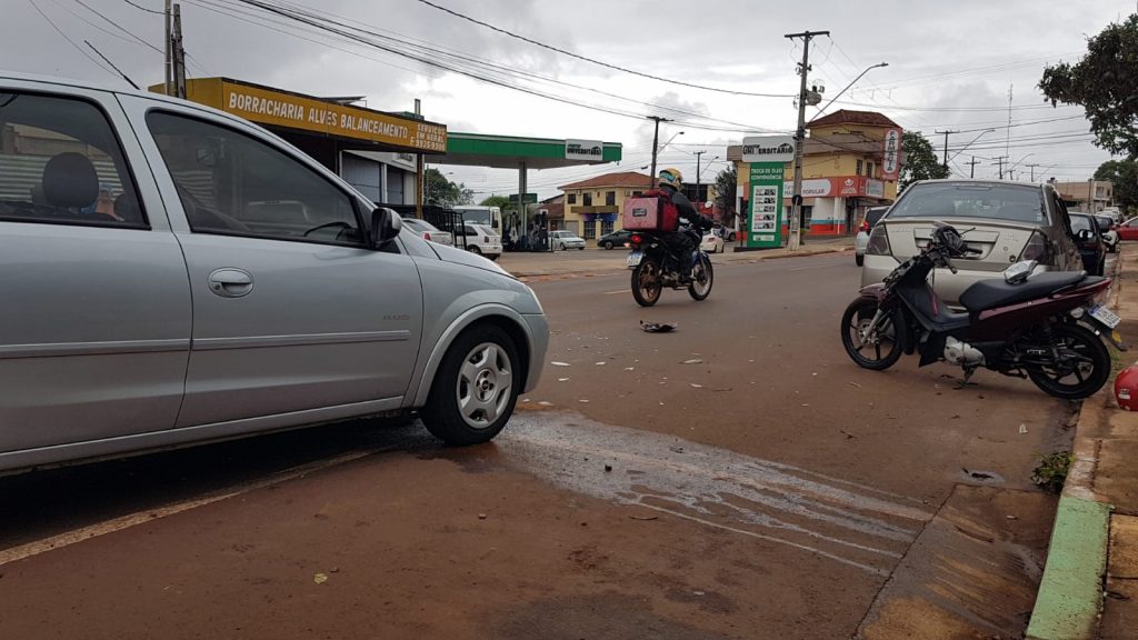 Acidente de trânsito é registrado na Av. Tito Muffato