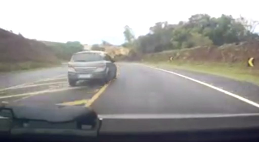 Câmera instalada em veículo flagra momento de acidente na BR-376, em Marilândia do Sul