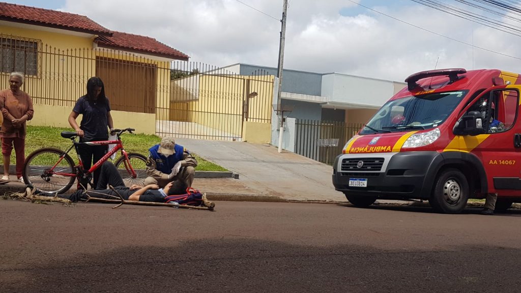 Jovem fica ferido ao sofrer queda de bicicleta na Av. Harpia