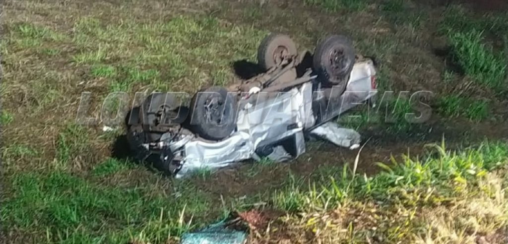 Queda de árvore sobre a pista provoca capotamentos de veículos na PR-545, em Londrina