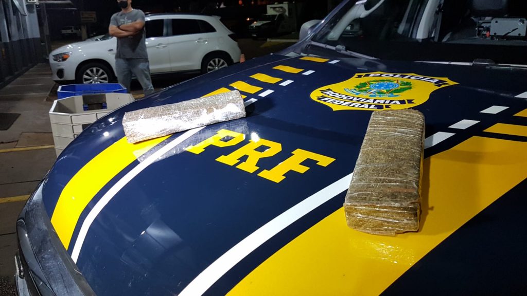 PRF detém jovem e apreende tabletes de maconha durante abordagem rotineira na BR-277, em Cascavel