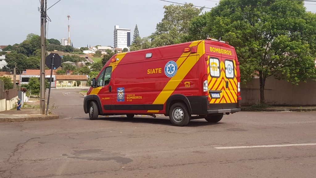 Gestante fica ferida após colisão entre carro e moto na região do Ciro Nardi