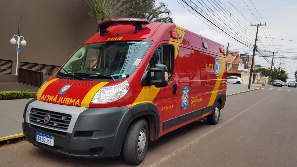 Mulher fica ferida após colisão entre veículos na Av. Toledo Mulher fica ferida após colisão entre veículos na Av. Toledo